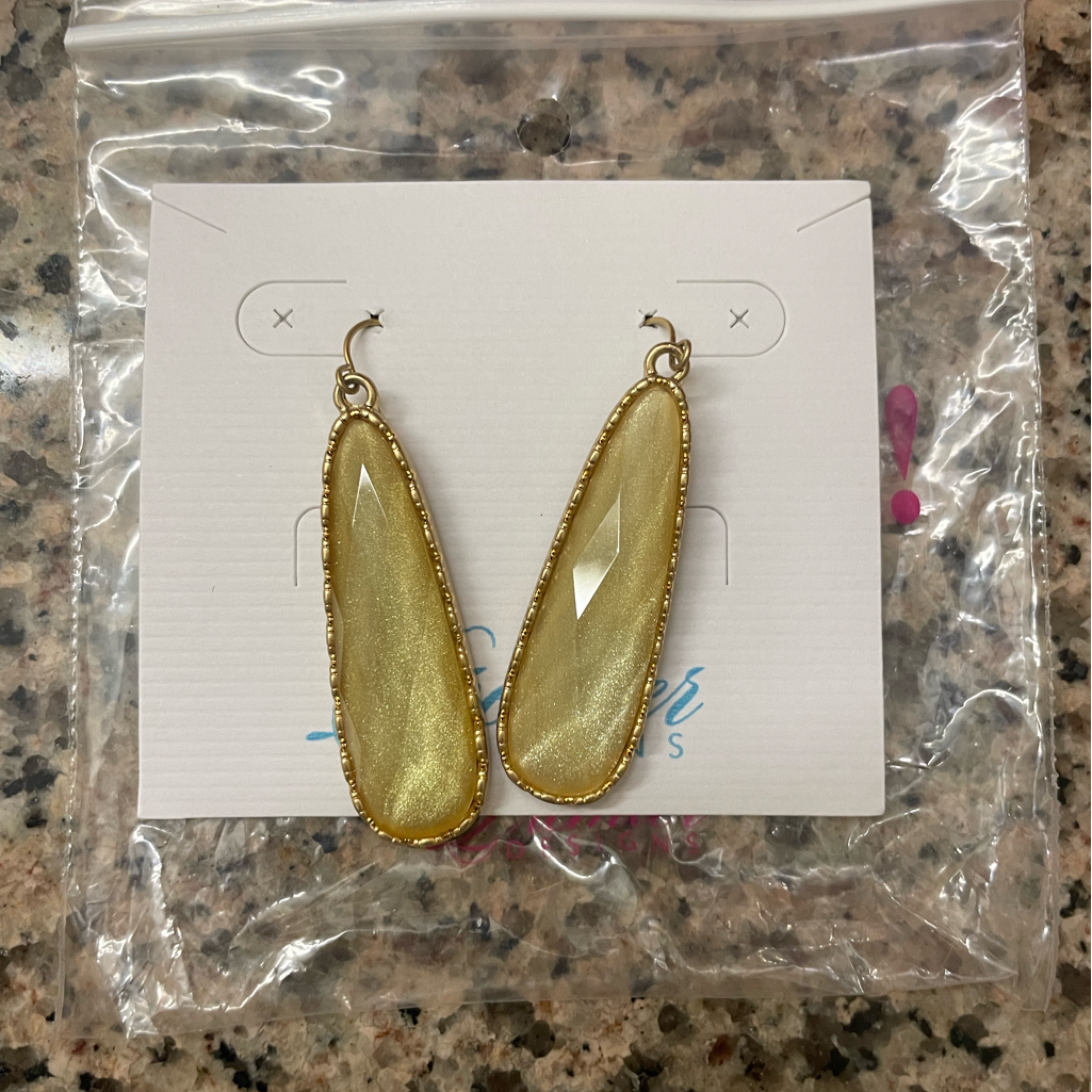 Premier Designs Dangle Earrings 10$
